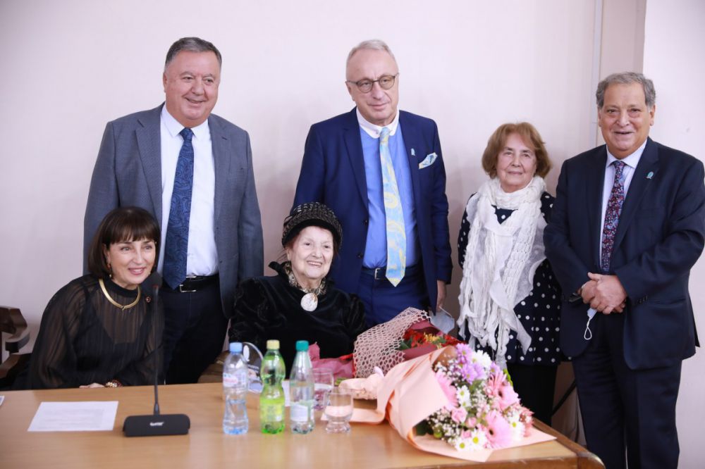 Tbilisi State Medical University Emeritus Merab Dval established scholarships for excellent students and residents